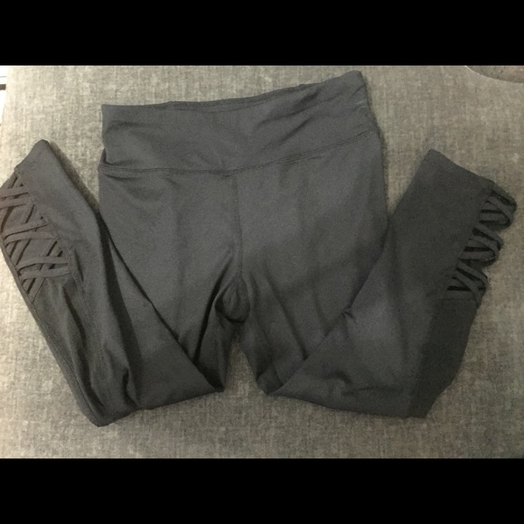 Betsey Johnson criss cross mesh cropped leggings - Picture 4 of 7